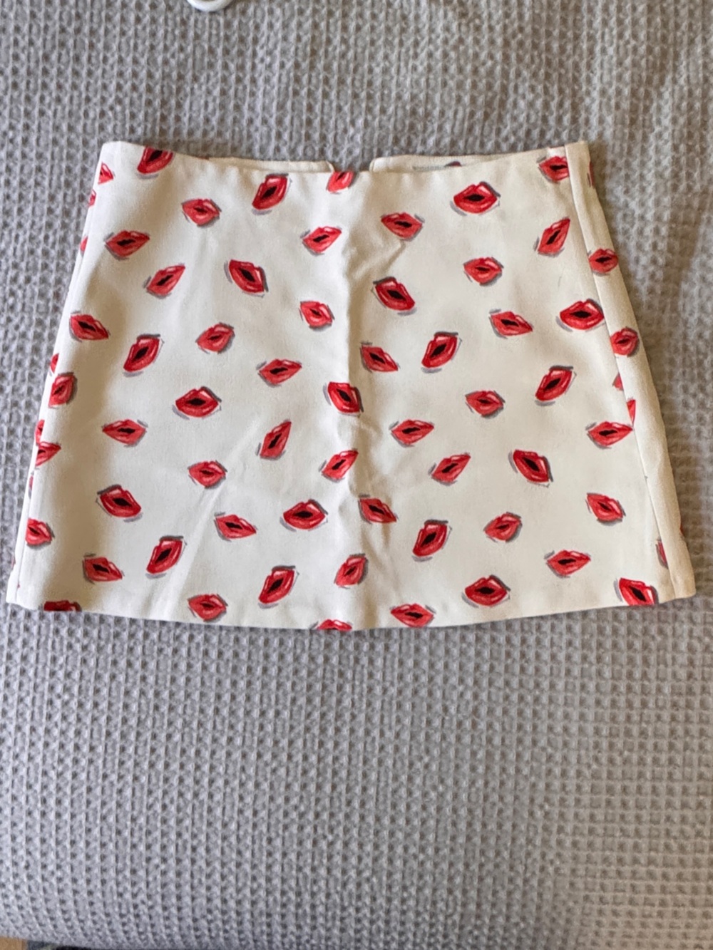 Zara White Mini Skirt with Red Lip Motif